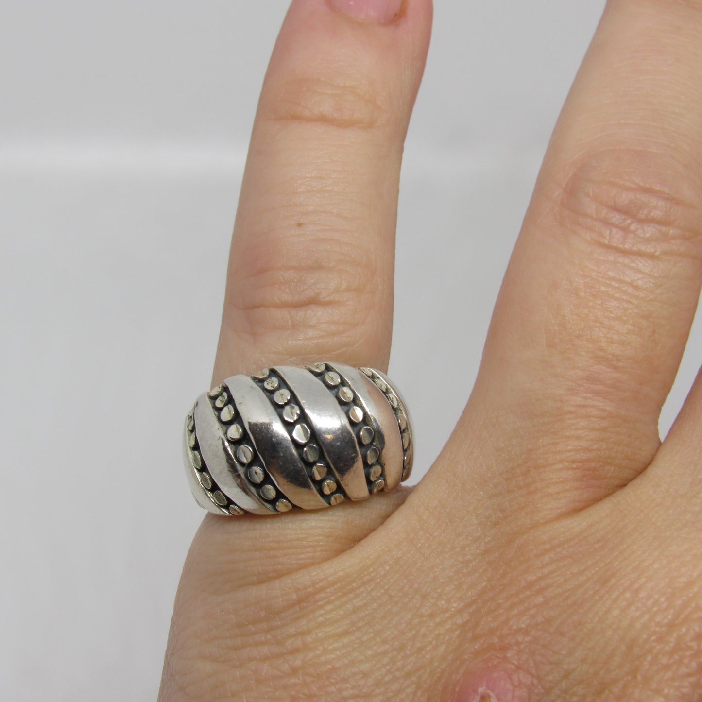 Kabana KBN Sterling Silver 925 Modernist Domed Ribbon Design Studded Ring - Sz 6