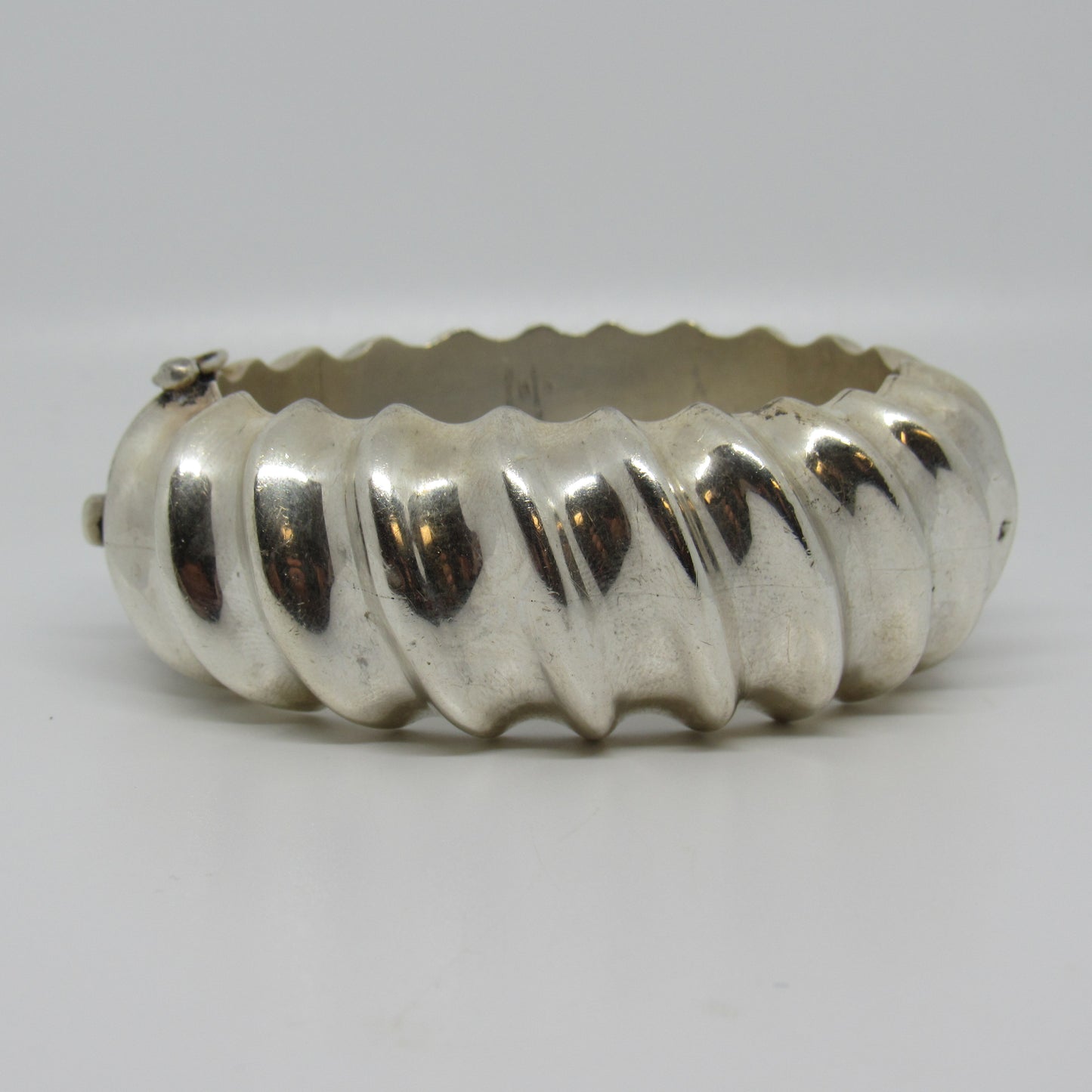 Vintage Bayanihan Sterling Silver Modernist Heavy Chunky Bangle Hinged Bracelet