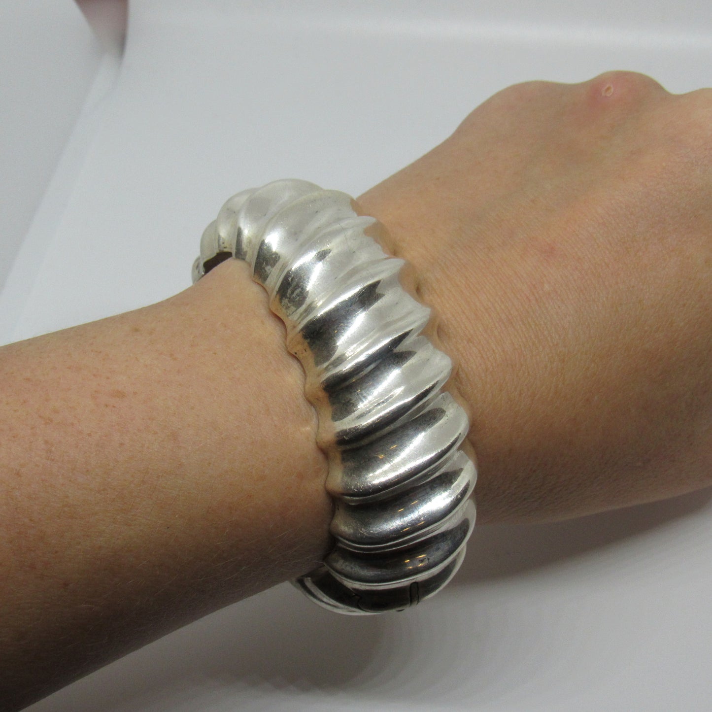 Vintage Bayanihan Sterling Silver Modernist Heavy Chunky Bangle Hinged Bracelet