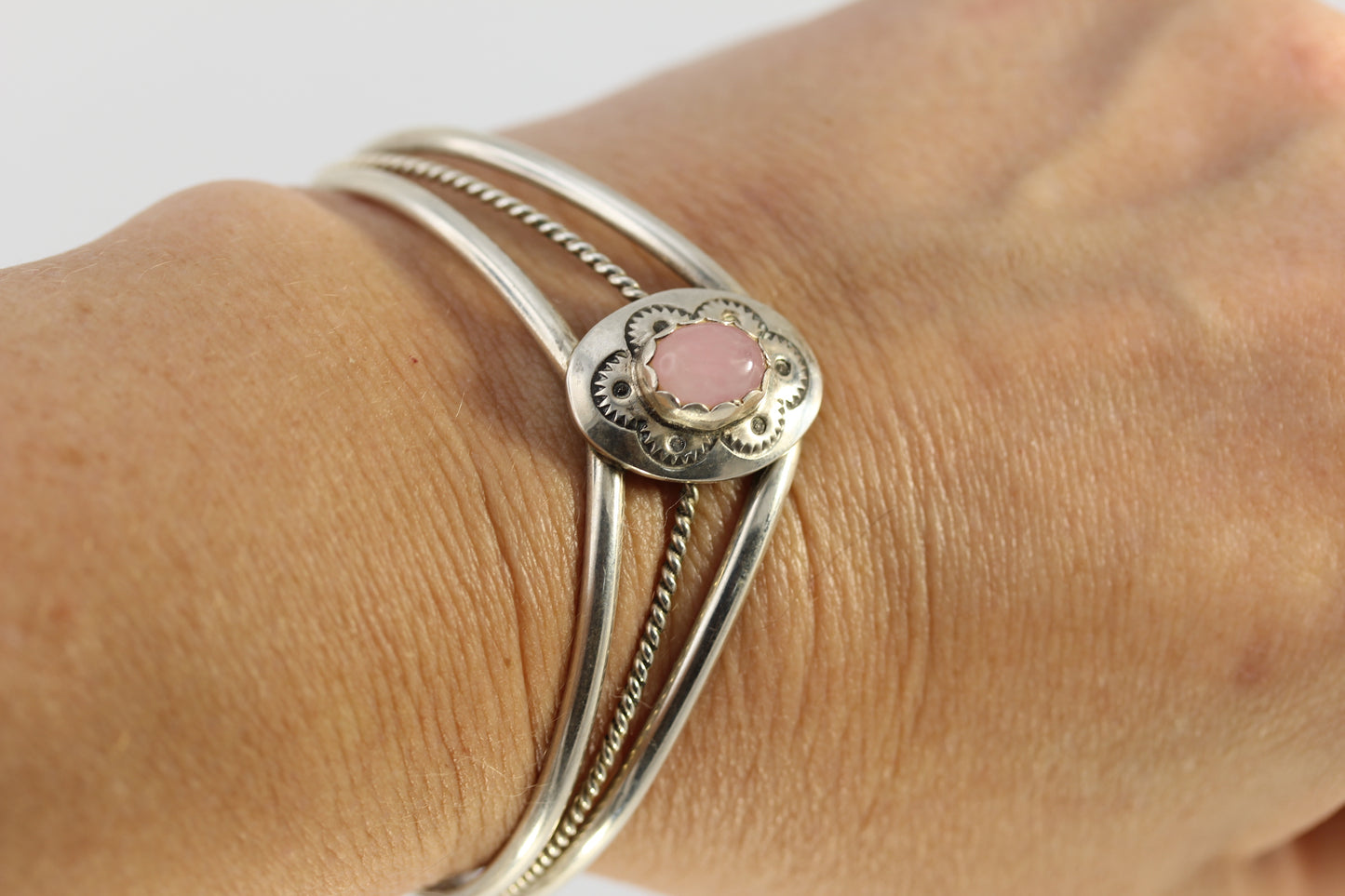 Vintage Navajo Sterling Silver Pink Mother of Pearl? Signed LJM Cuff Bracelet - 15.5 gr 6 in