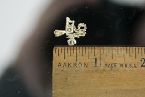 14k Yellow Gold Sweet 16 Charm Pendant - .74 Grams