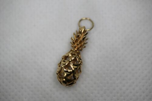 14k Yellow Gold Diamond Cut Pineapple Pendant Charm