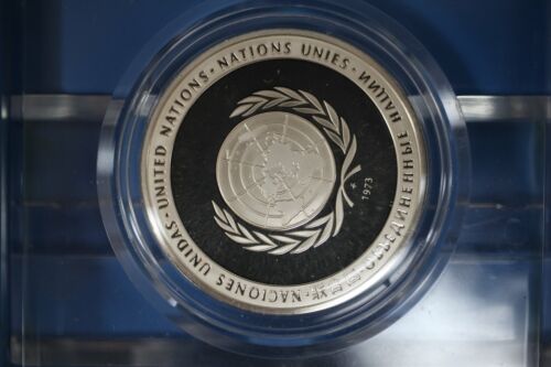 1973 United Nations Sterling Silver Peace Medal w/ Stand, Box & Papers