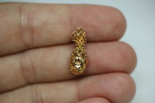 14k Yellow Gold Diamond Cut Pineapple Pendant Charm