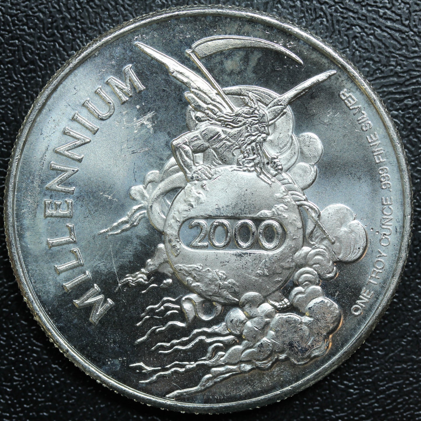 1 oz .999 Silver Art Round 2000 Millennium Man Walking on the Moon