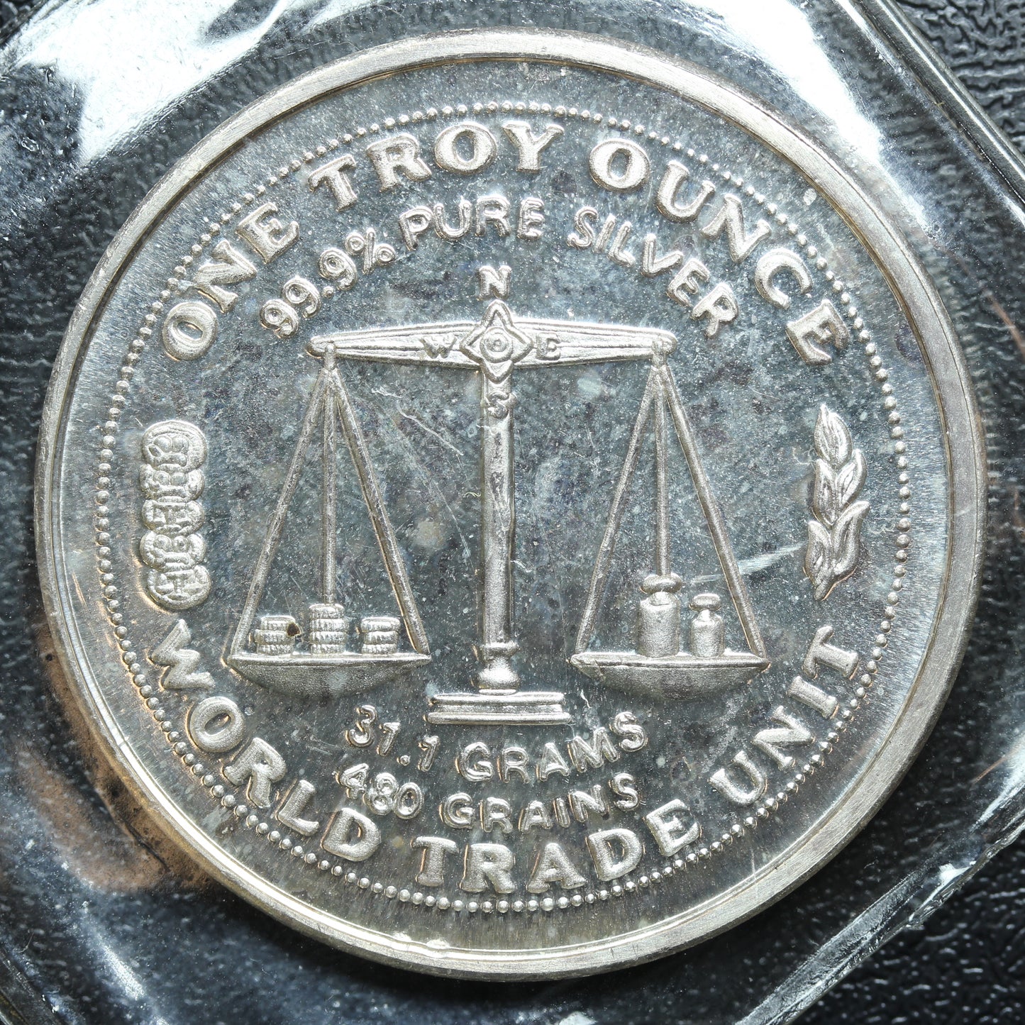 1986 World Trade Unit FCCB Plata Pura 1 oz .999 Silver Round - SEALED