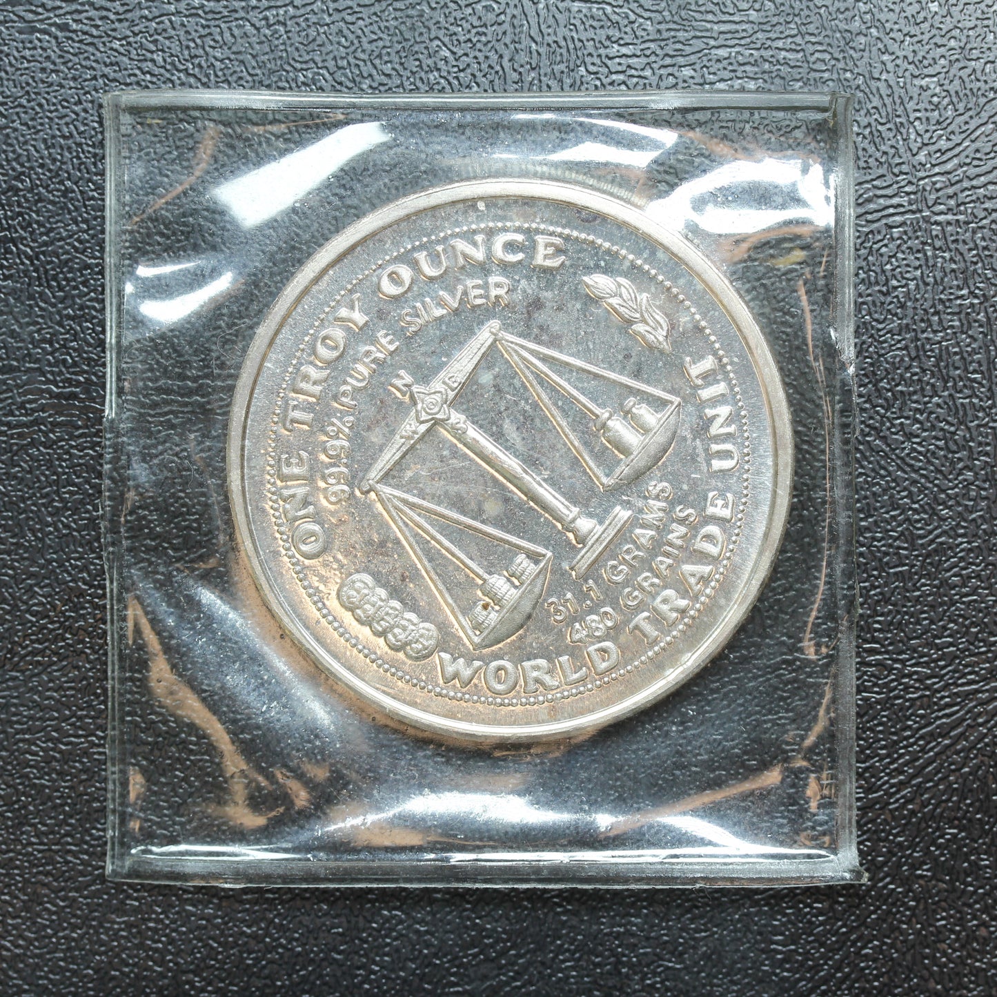 1986 World Trade Unit FCCB Plata Pura 1 oz .999 Silver Round - SEALED