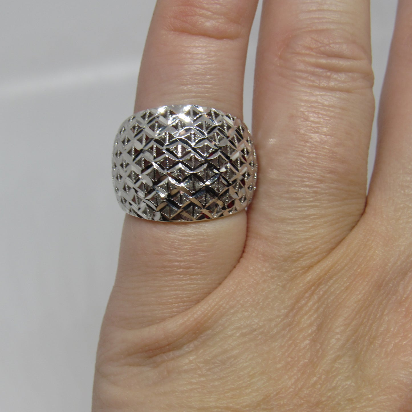 14k White Gold Ring Band Wide Face Etched Triangles AK Turkey - Size 6