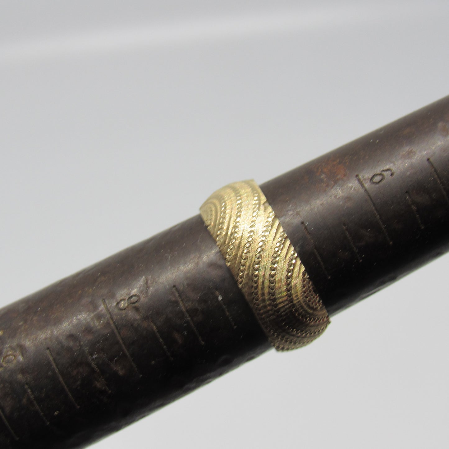 14k Yellow Gold Turkey Ring Band Etched Swirls - 7 mm Size 6.75