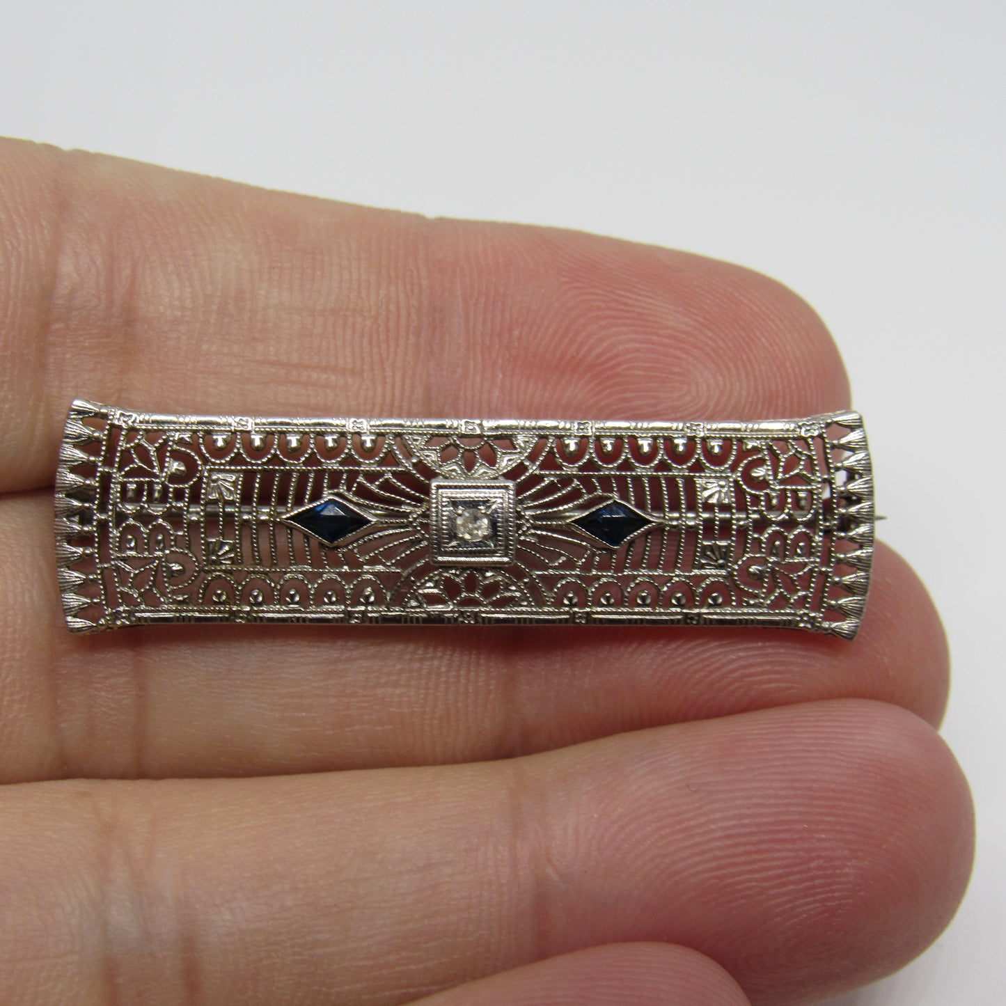 10K White Gold Art Deco Design Filigree Blue Sapphire Diamond Chip Pin Brooch