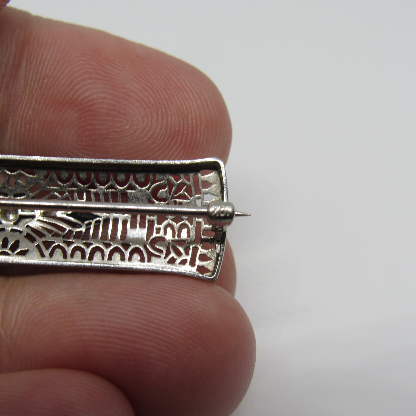10K White Gold Art Deco Design Filigree Blue Sapphire Diamond Chip Pin Brooch