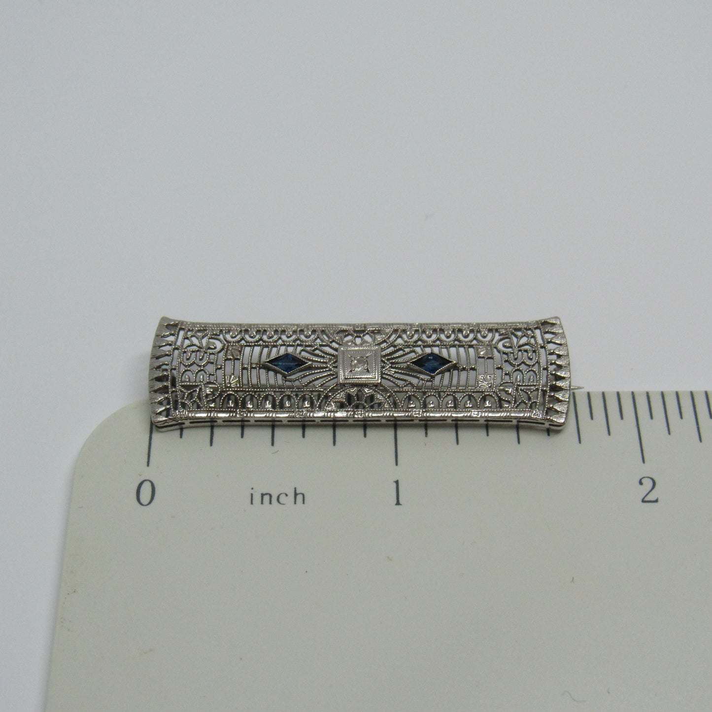 10K White Gold Art Deco Design Filigree Blue Sapphire Diamond Chip Pin Brooch