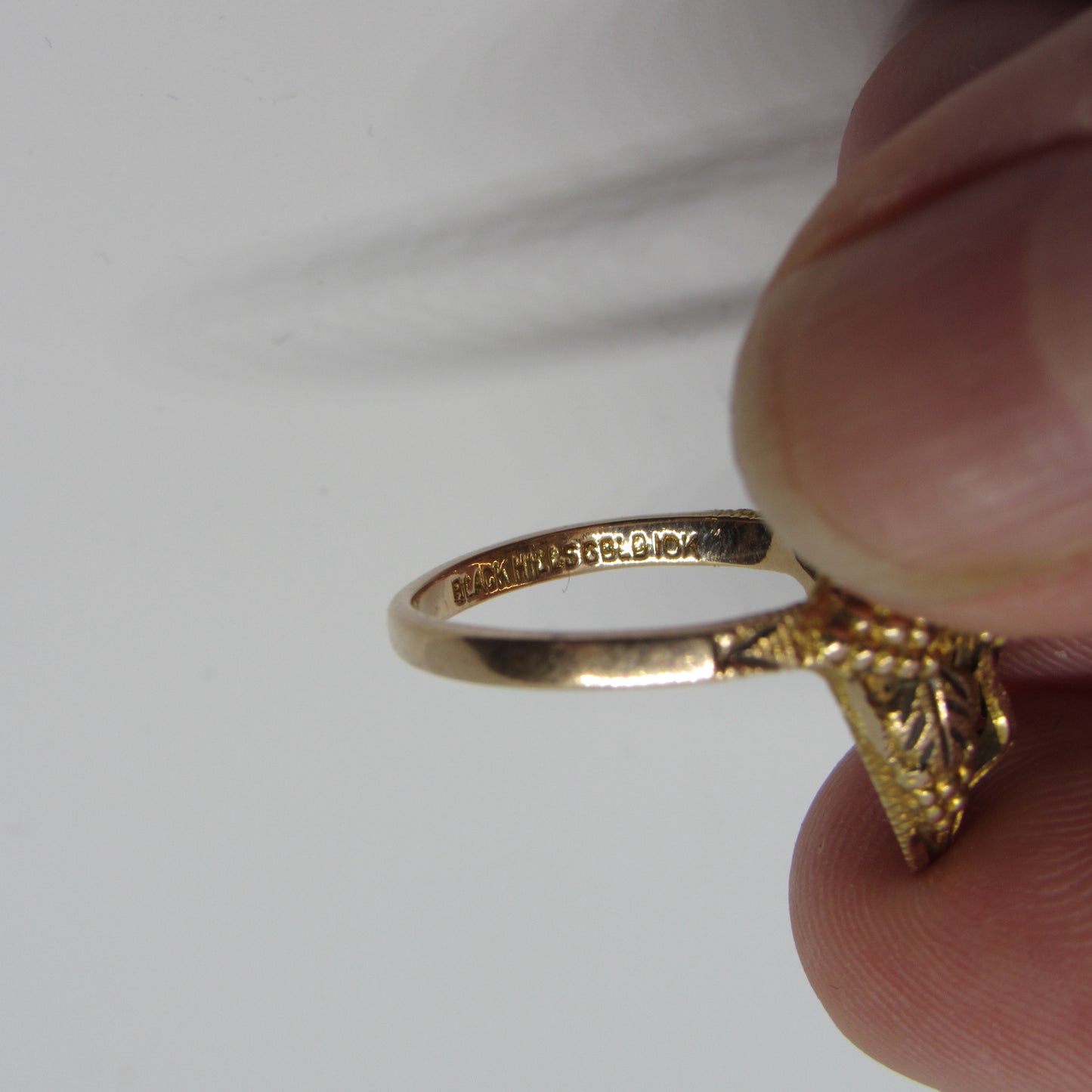 10k Tri Color Black Hills Gold Leaves Grapes Ring Marquise Diamond Shaped Face - Sz 7