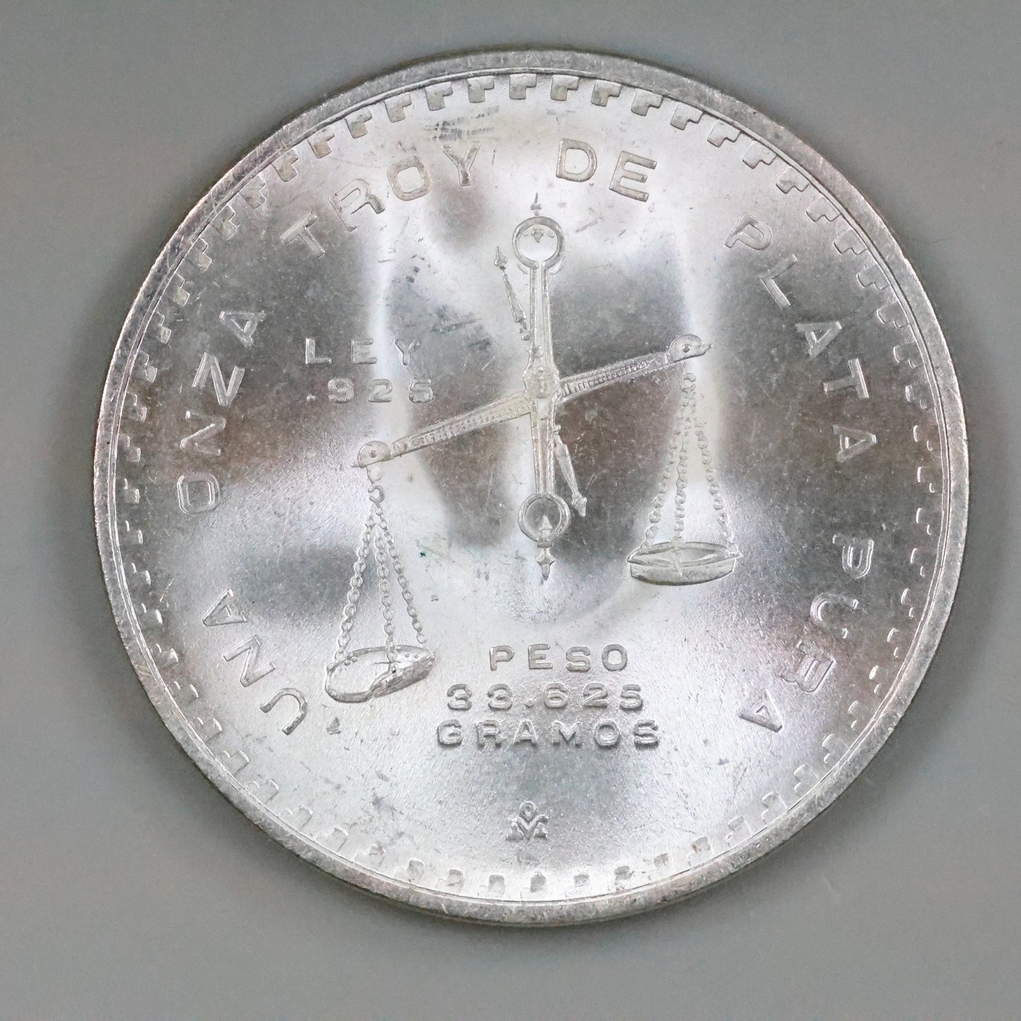 1980 1 oz Una Onza Troy Casa De Moneda de Mexico Silver Coin (.925 Purity)