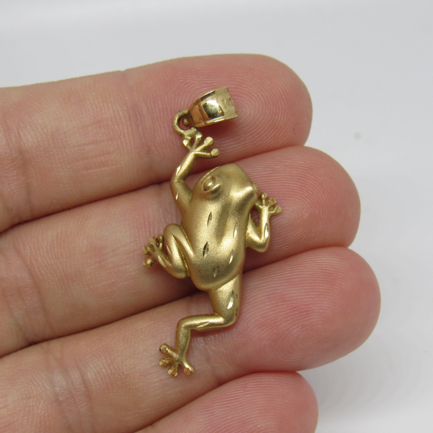 14k Yellow Gold Diamond Cut Tree Frog Pendant - 1.75 in 3.4 grams