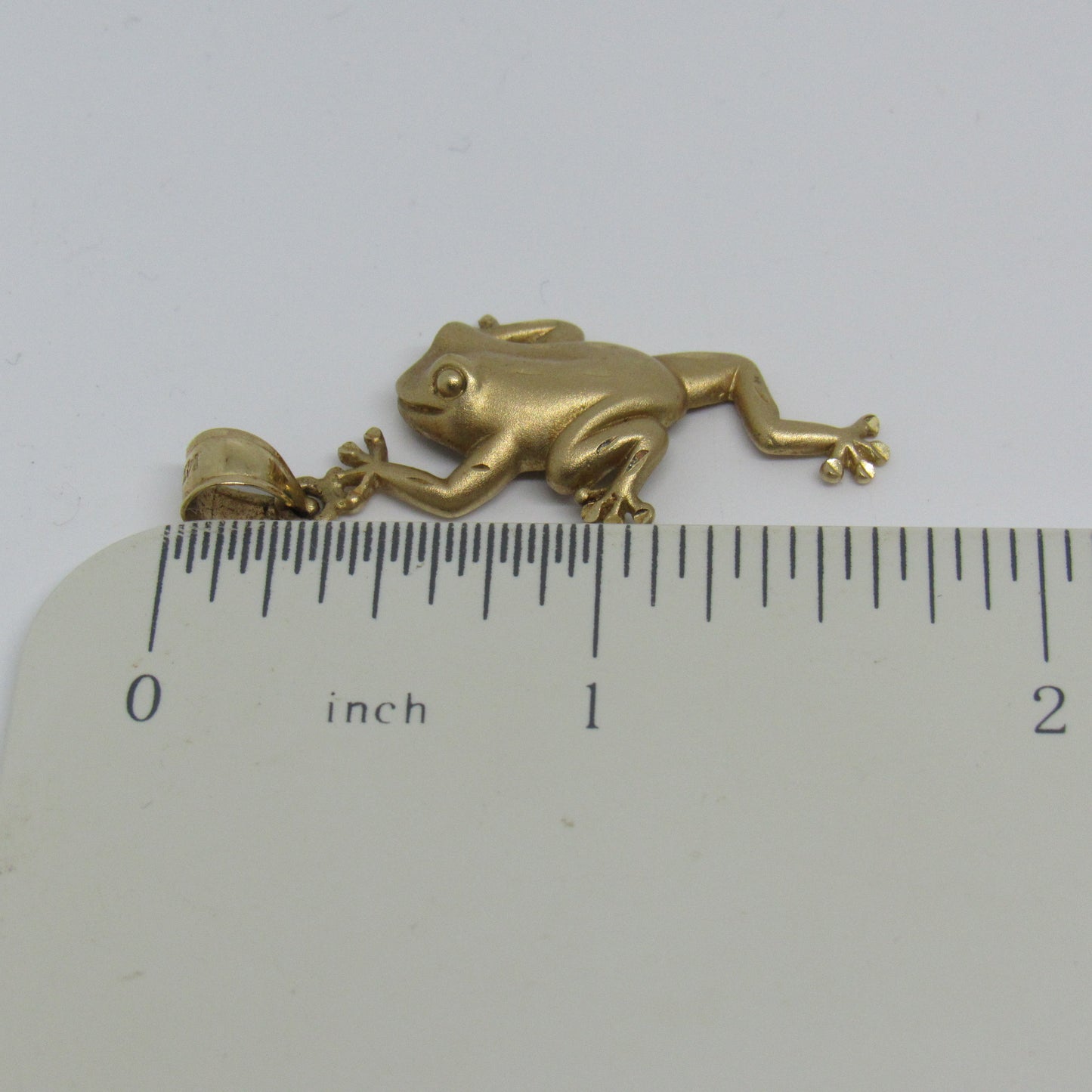 14k Yellow Gold Diamond Cut Tree Frog Pendant - 1.75 in 3.4 grams