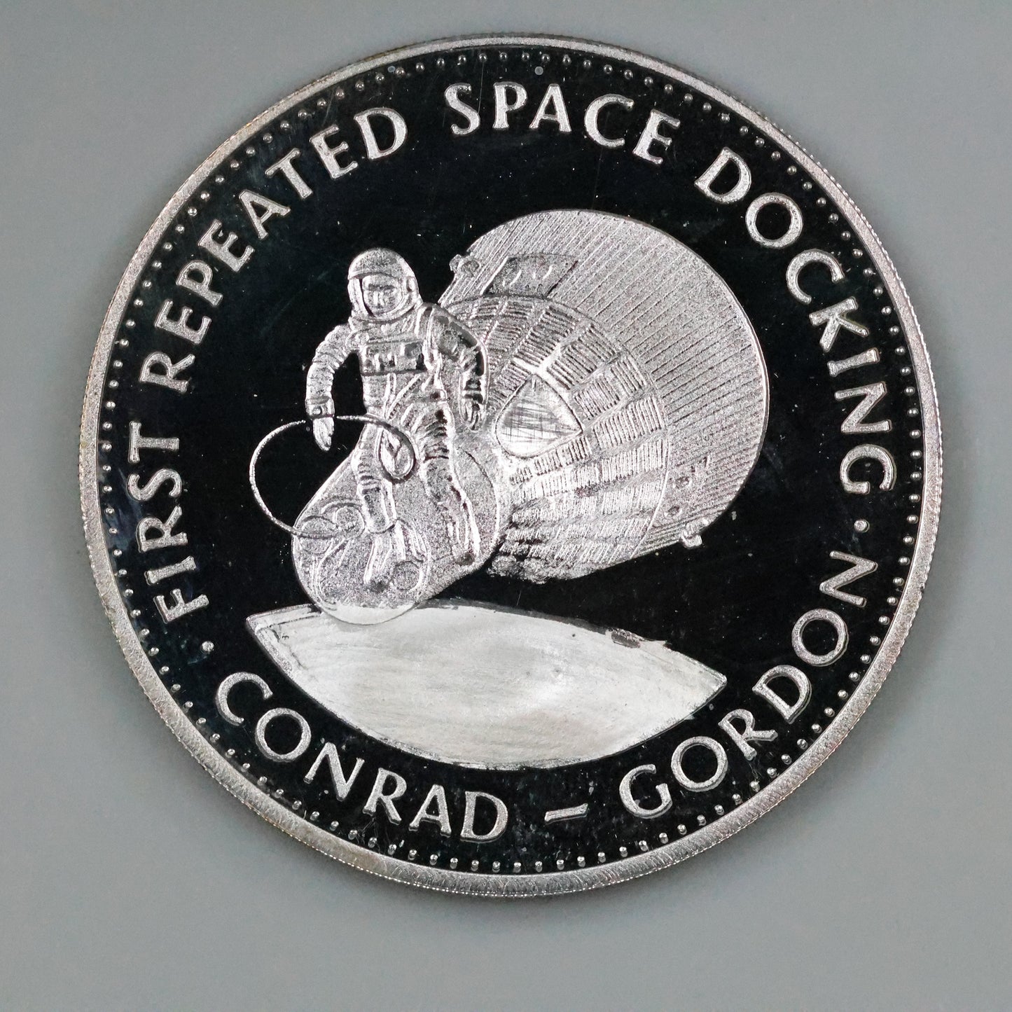 Danbury Mint Men In Space - Gemini XI 1st Repeated Space Docking Sterling Silver Proof Coin Medal