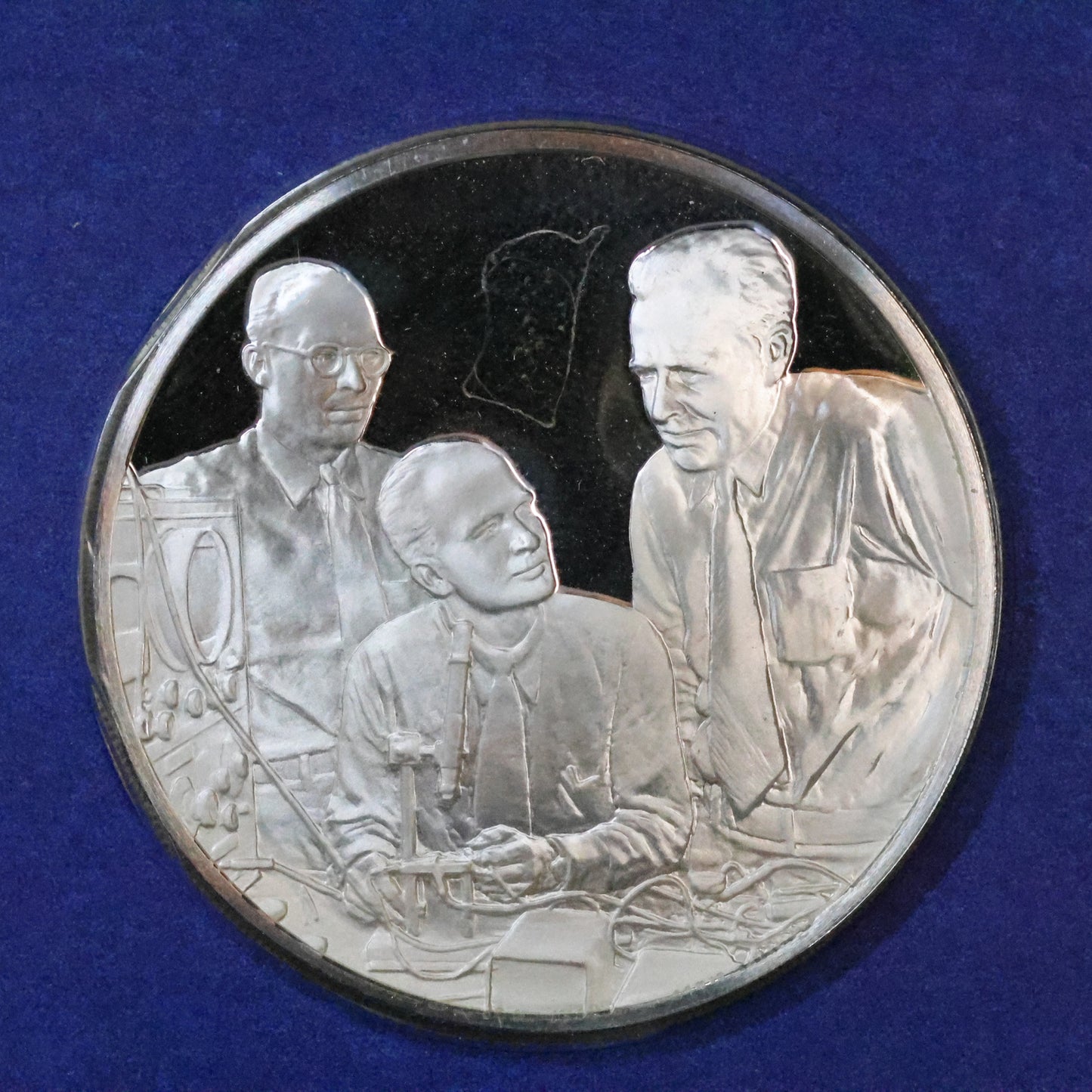 1973 Postmasters of America STERLING SILVER Art Round - No. 49 Progress in Electronics