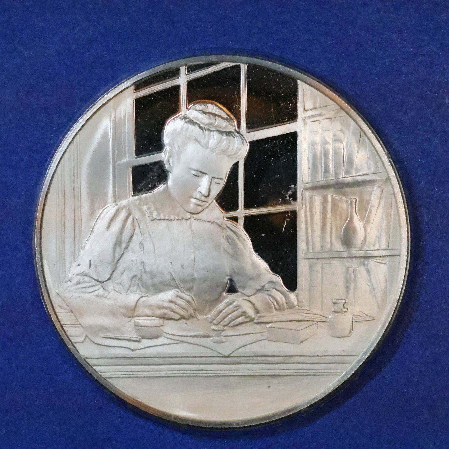 1973 Postmasters of America STERLING SILVER Art Round - No. 52 Willa Cather