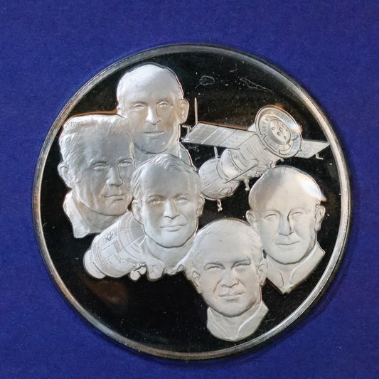 1975 Postmasters of America STERLING SILVER Art Round - No. 17 Apollo-Soyuz Space Mission