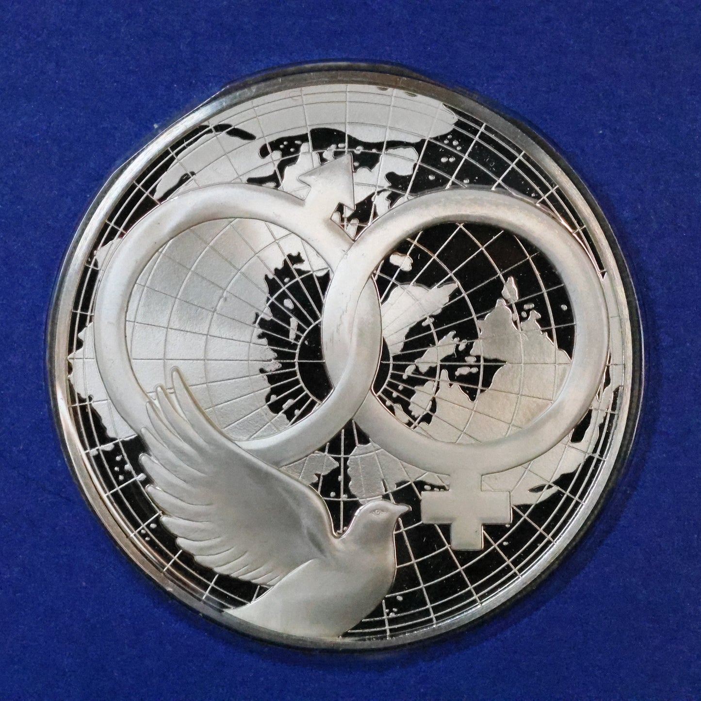 1975 Postmasters of America STERLING SILVER Art Round - No. 18 International Woman's Year