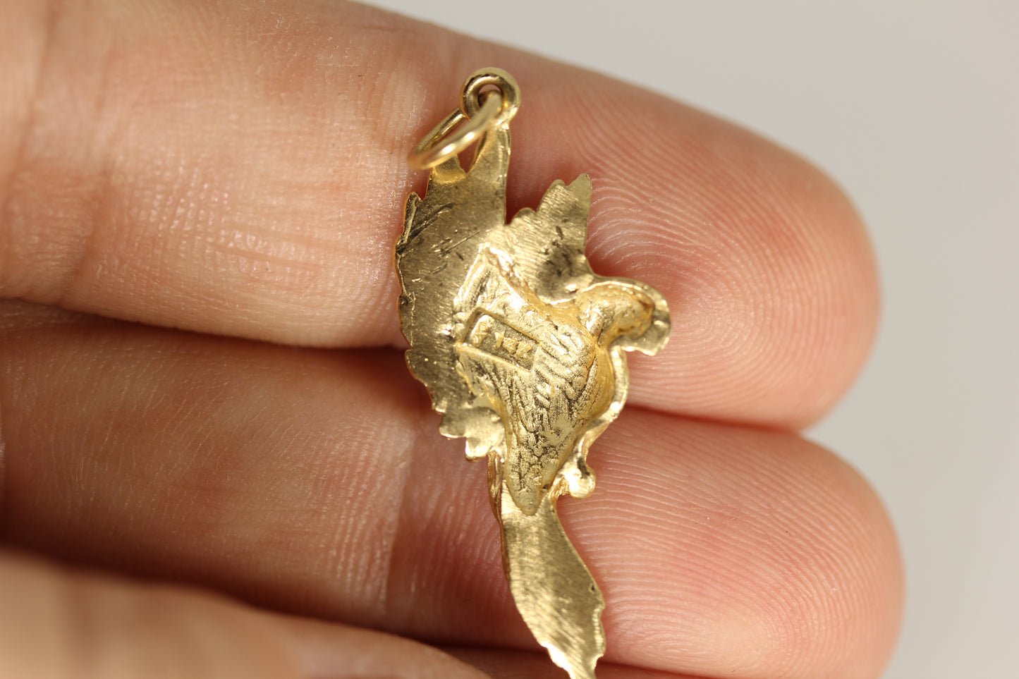 14k Yellow Gold Bird Parrot Pendant Charm