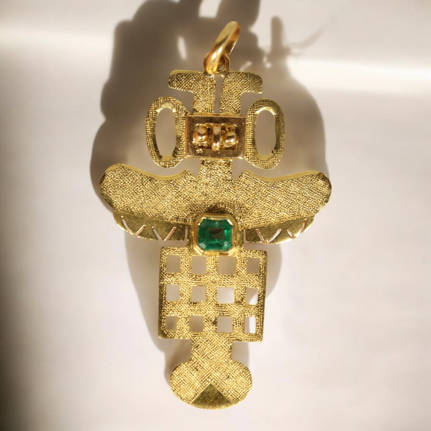 18k Yellow Gold Incan Aztec Mayan God Emerald Pendant Charm ~1.75" 3.3 gr