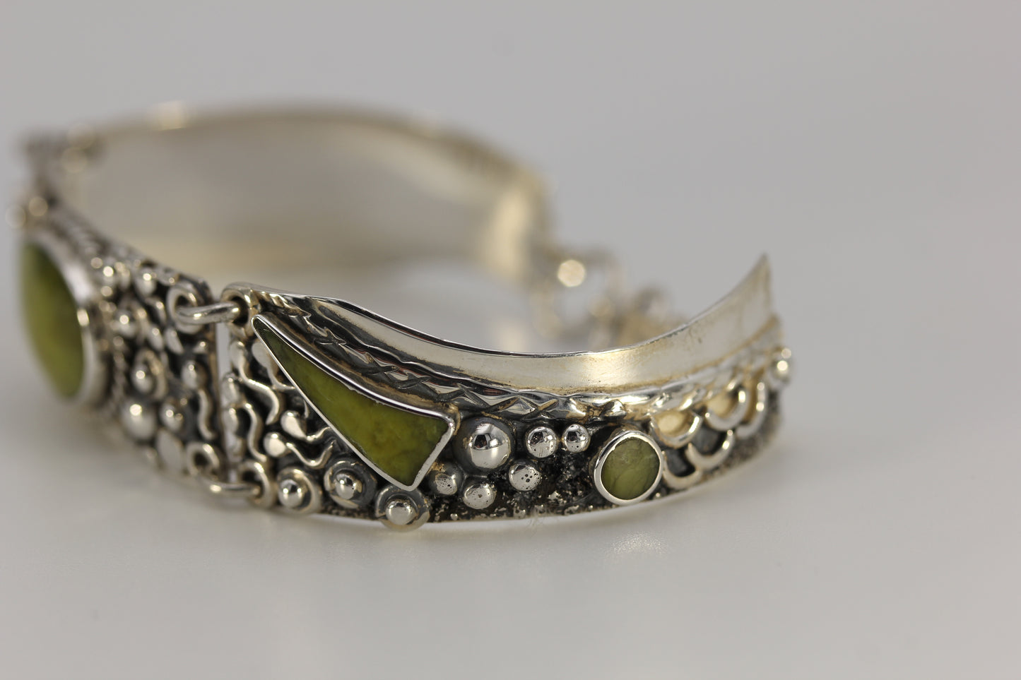 Vintage Victor Yurivilca Green Stone Bracelet ~6 in 23.2 grams