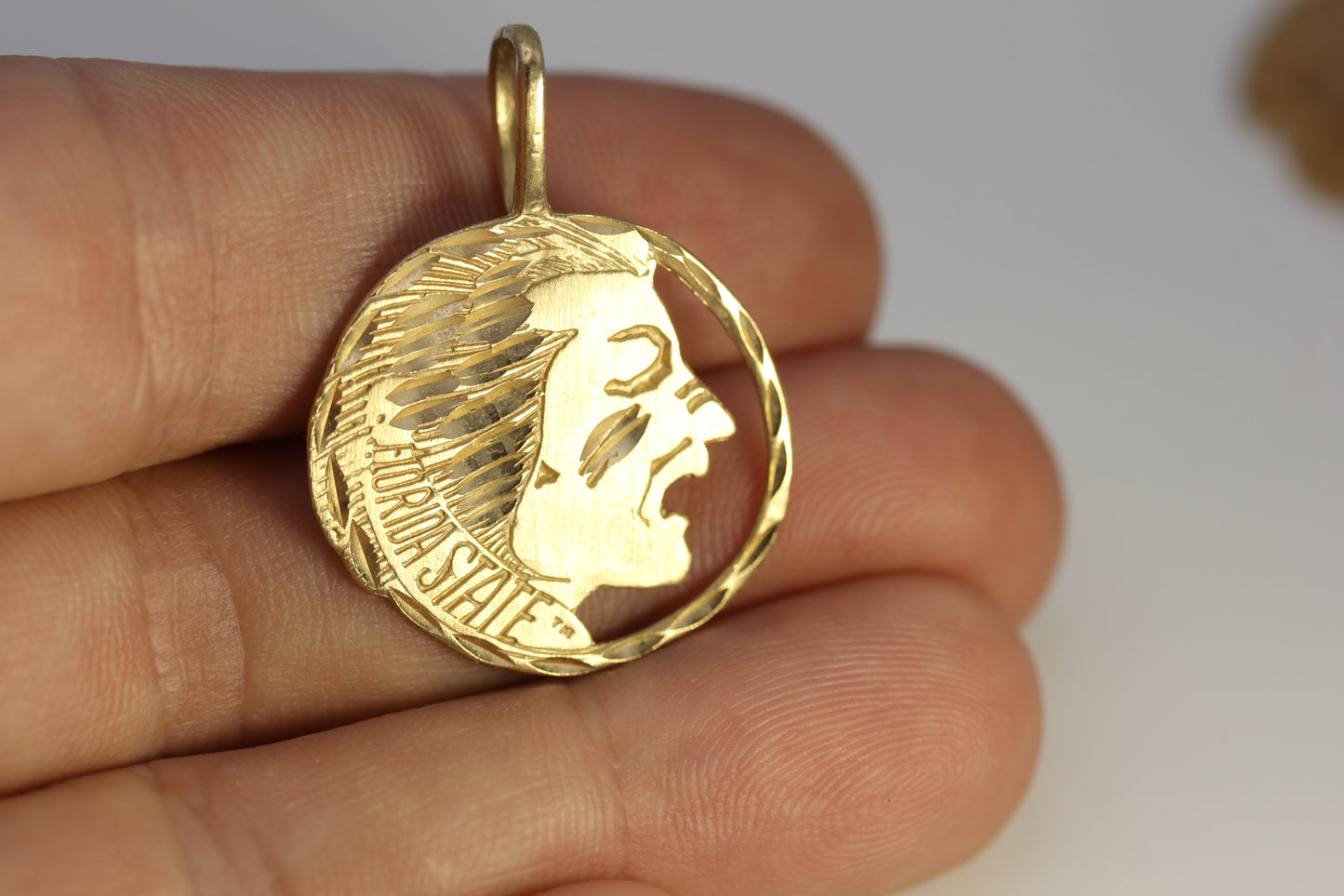 14k Yellow Gold Florida State University Pendant Seminoles 2.6 grams 1 in x 1.25 in