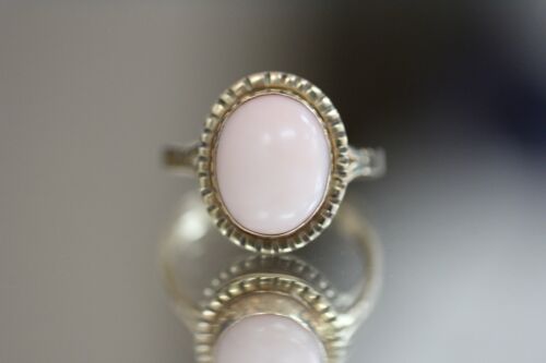 18k Yellow Gold Oval Pink Coral? Ring - Sz 7.5