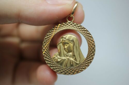 18k Yellow Gold Round Virgin Mary Pendant