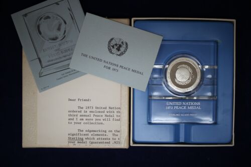 1973 United Nations Sterling Silver Peace Medal w/ Stand, Box & Papers