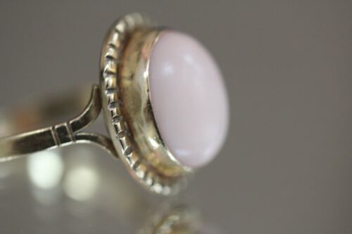 18k Yellow Gold Oval Pink Coral? Ring - Sz 7.5