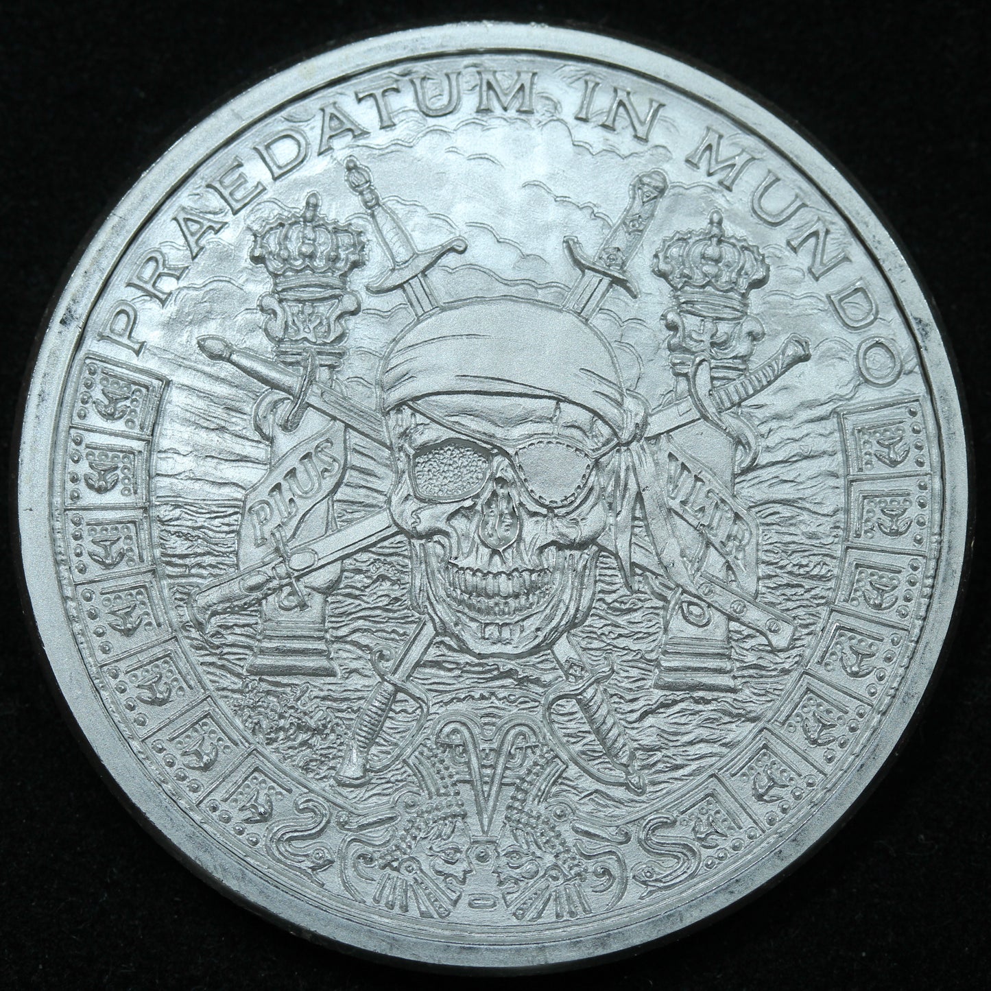 1 oz. .999 Fine Silver Praedatum In Mundo Pieces of Eight Silver Shield