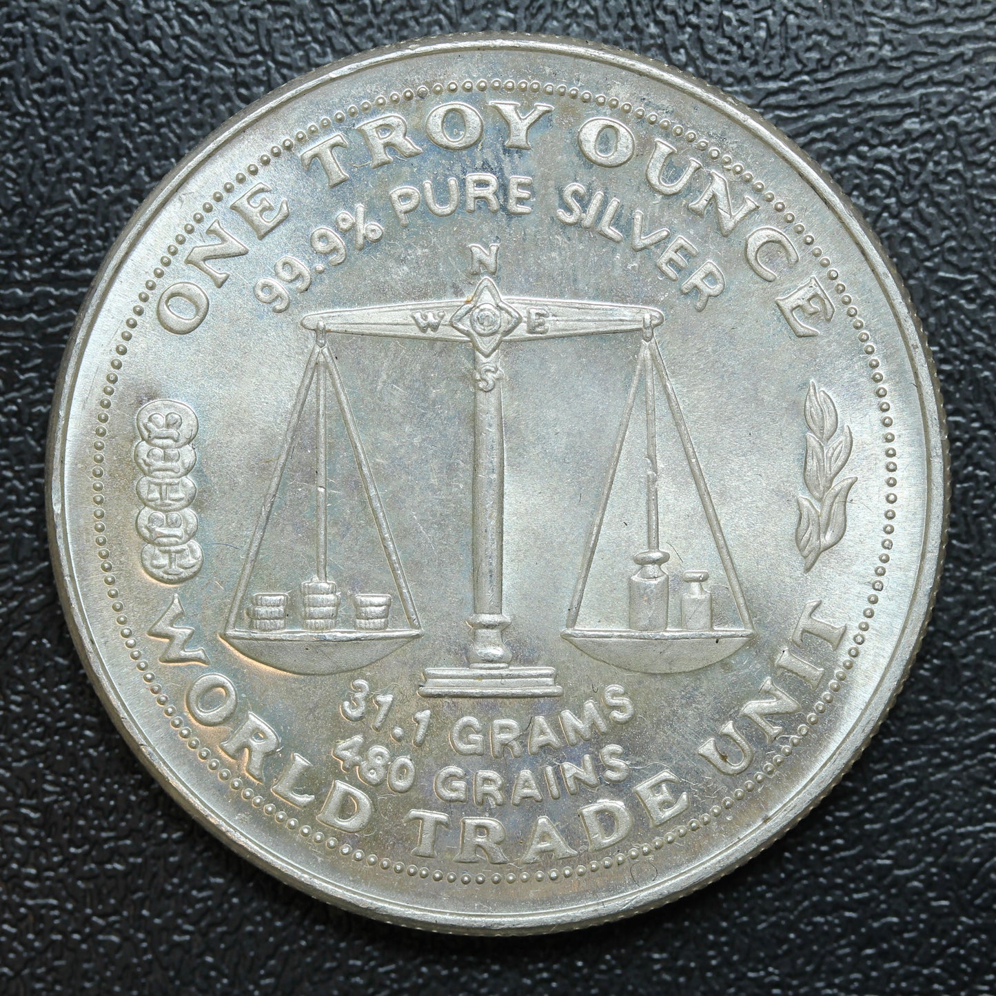 1986 World Trade Unit FCCB Plata Pura 1 oz .999 Silver Round