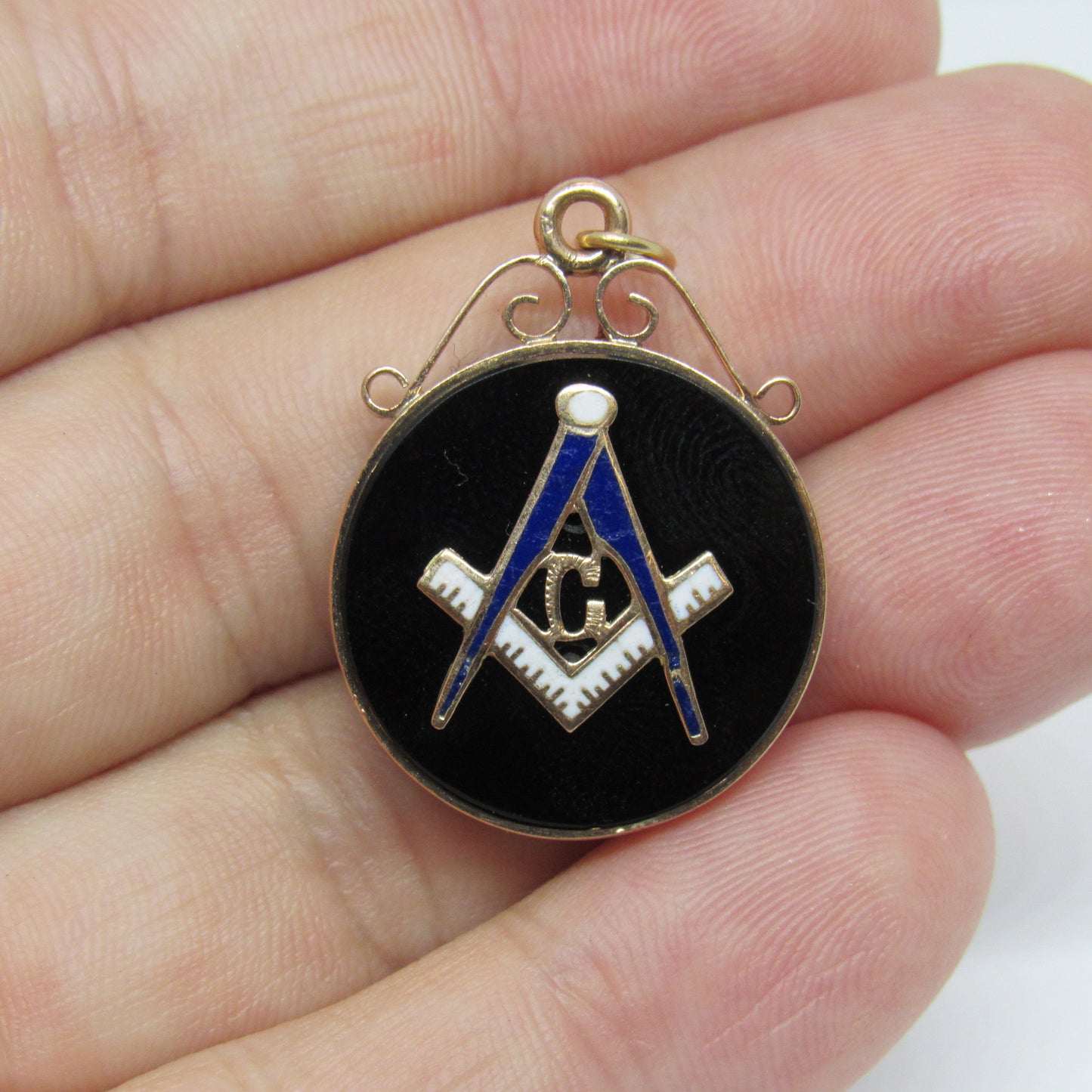 10K Yellow Gold Round Onyx Freemason Masonic Pendant - 1.25 inch