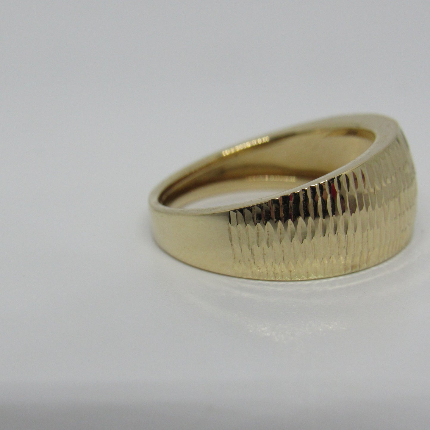 14k Yellow Gold Italy EG Ring Band Domed Etched Lines - Size 9.5