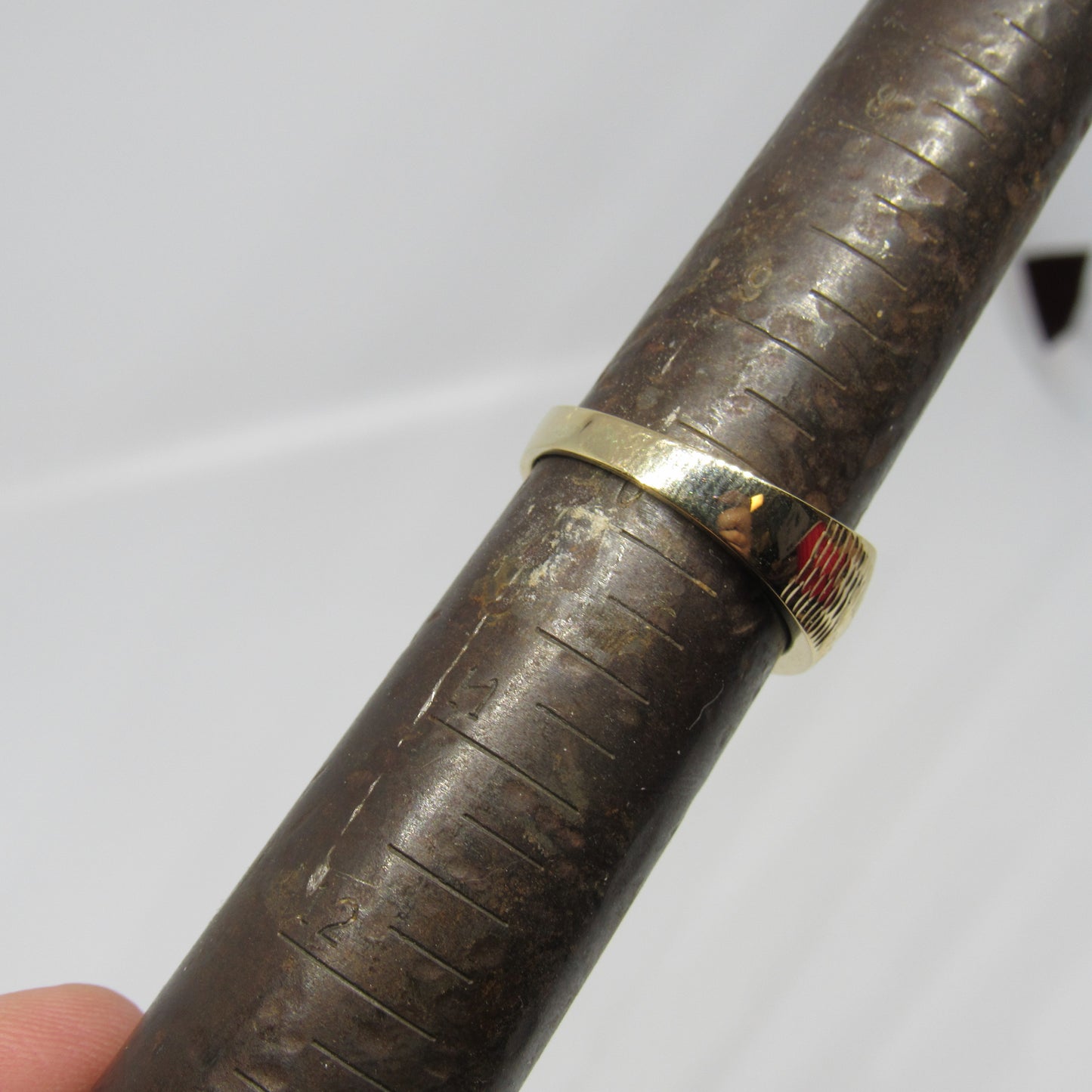 14k Yellow Gold Italy EG Ring Band Domed Etched Lines - Size 9.5