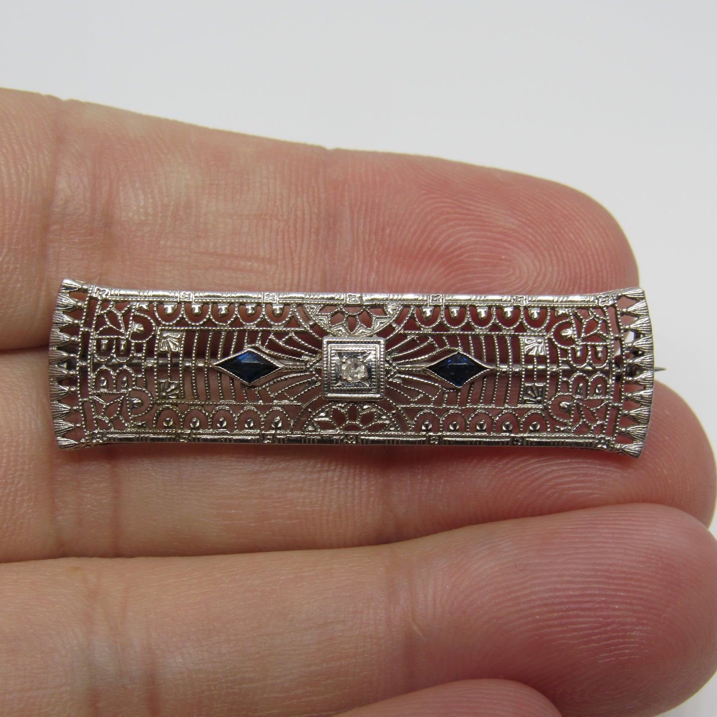 10K White Gold Art Deco Design Filigree Blue Sapphire Diamond Chip Pin Brooch