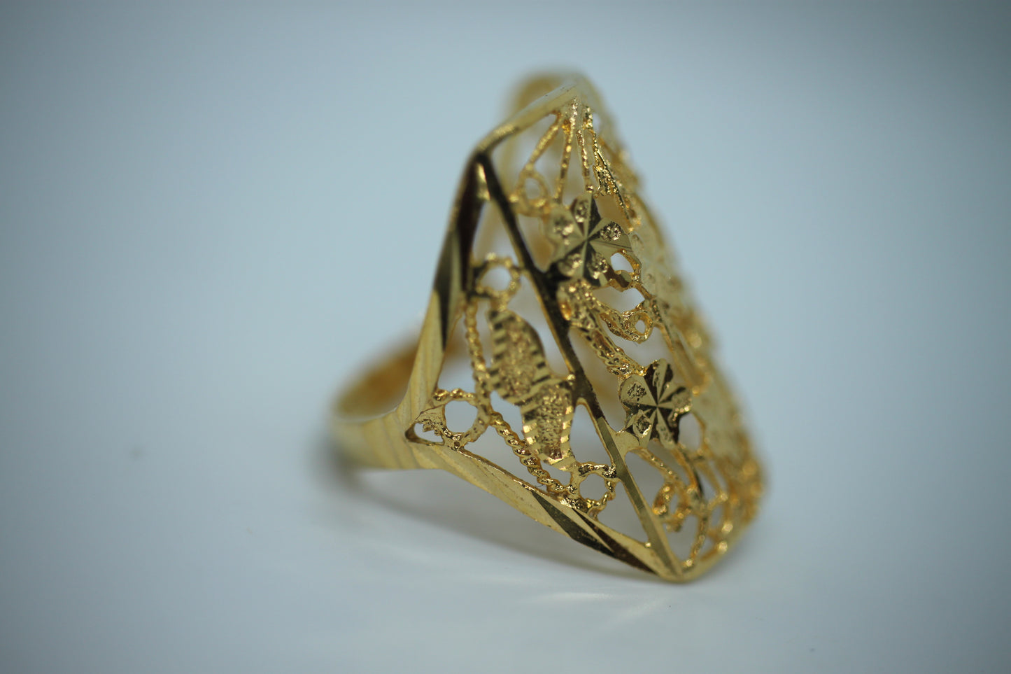 18k Yellow Gold Filigree Rectangle Flower Ring Diamond Cut - Size 7